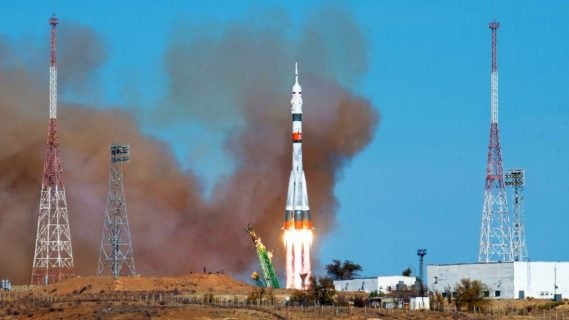 (Video) Soyuz MS-17 bate récord en tiempo al llegar a la EEI