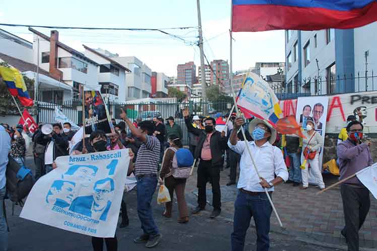 Marchan en Ecuador  para exigir inclusión de Revolución Ciudadana en próximos comicios generales