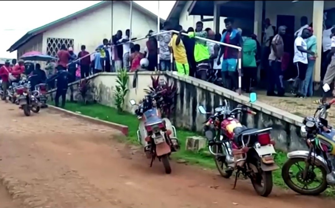 Brutal ataque a escuela en Camerún dejó 8 menores muertos y 12 heridos