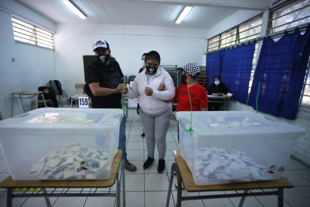 Fabiola Campillai ejerció su derecho al voto en local de San Bernardo