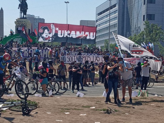 A un año de la rebelión popular, manifestantes se movilizan en Plaza Dignidad