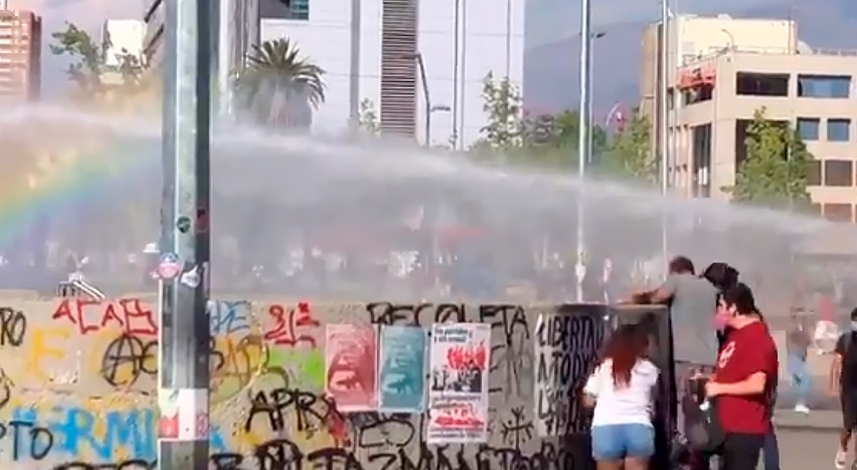 Carabineros reprimió manifestación en Plaza Dignidad por los presos políticos