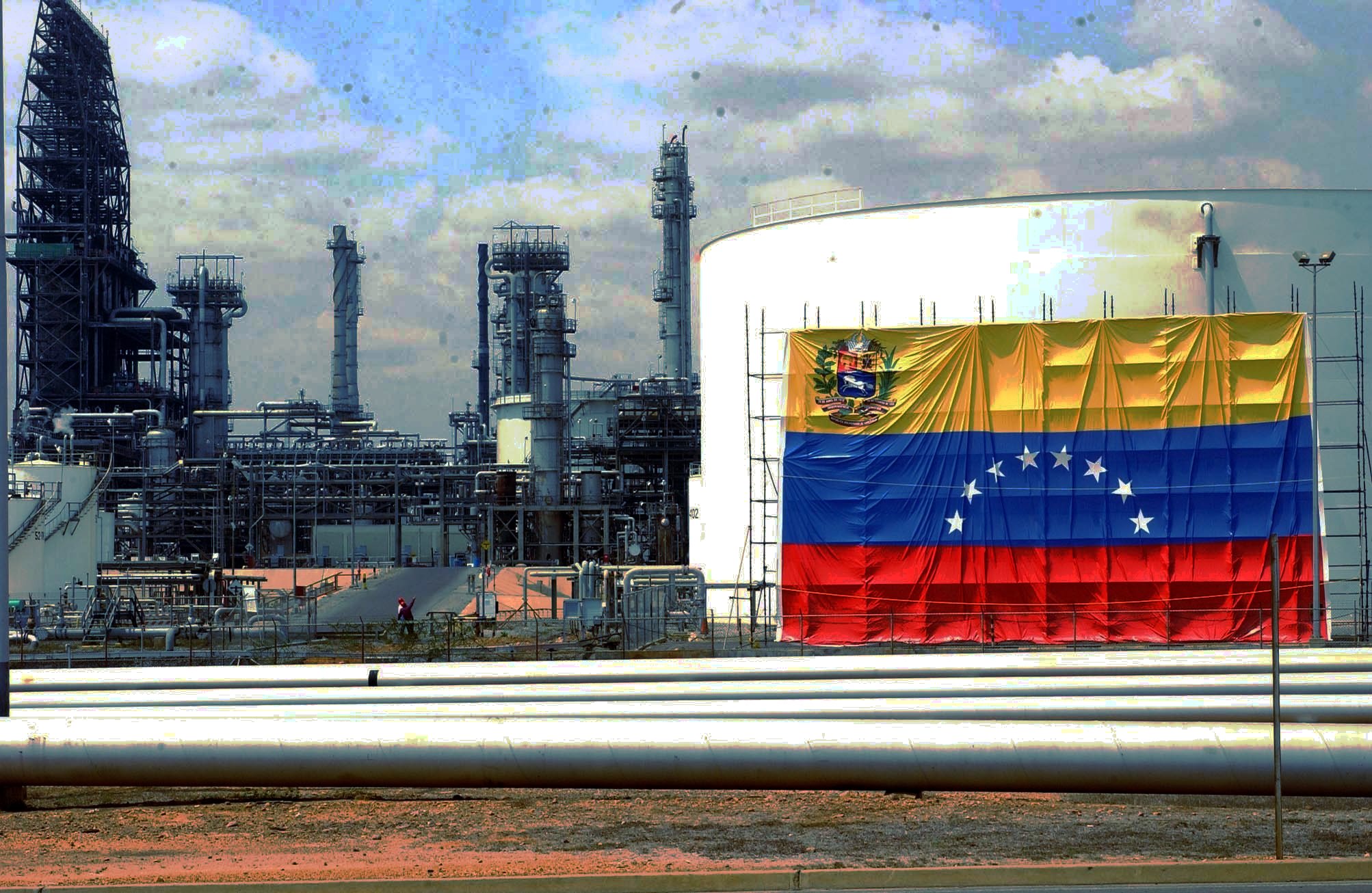 David Paravisini: En Venezuela la gran batalla se da en las refinerías