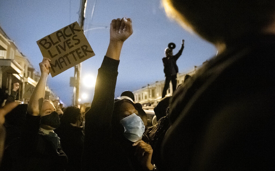 toque de queda filadelfia protestas