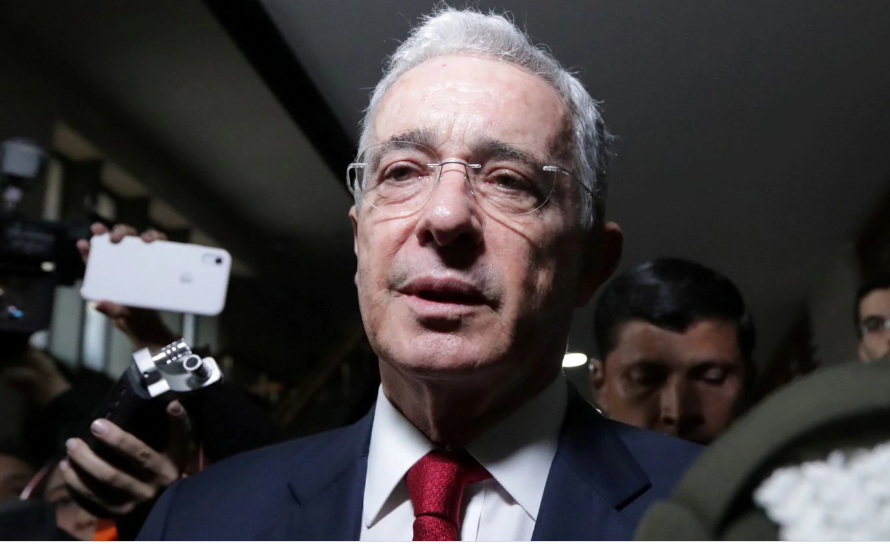 Jueza concede libertad al expresidente colombiano Álvaro Uribe