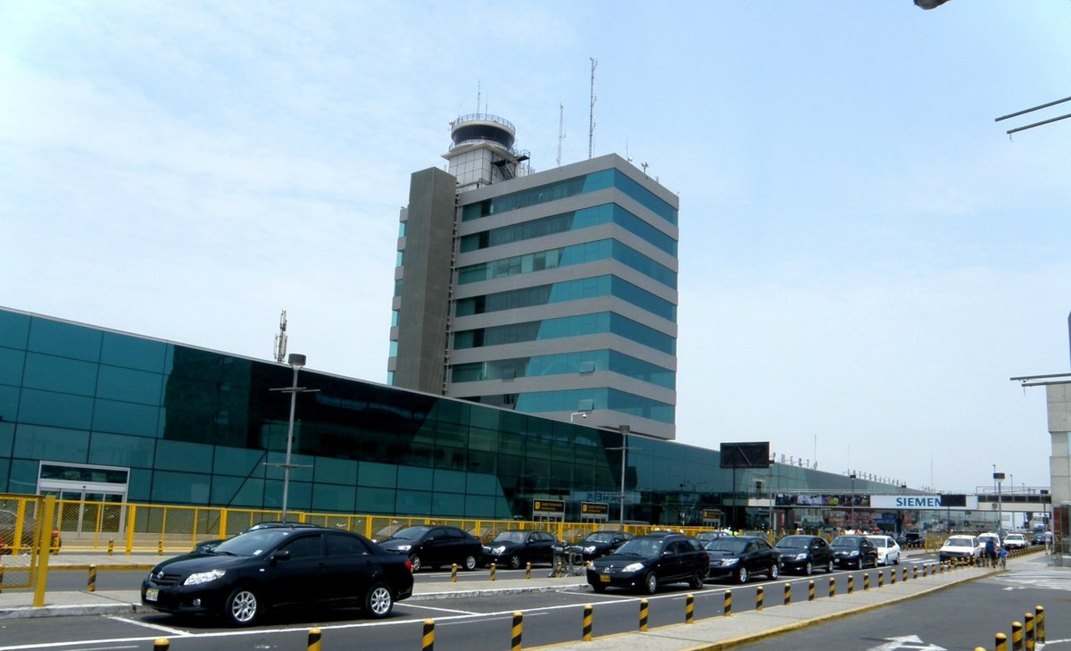Aeropuerto Internacional Jorge Chávez de Perú fue cerrado ante rumores de posible fuga de presidente interino
