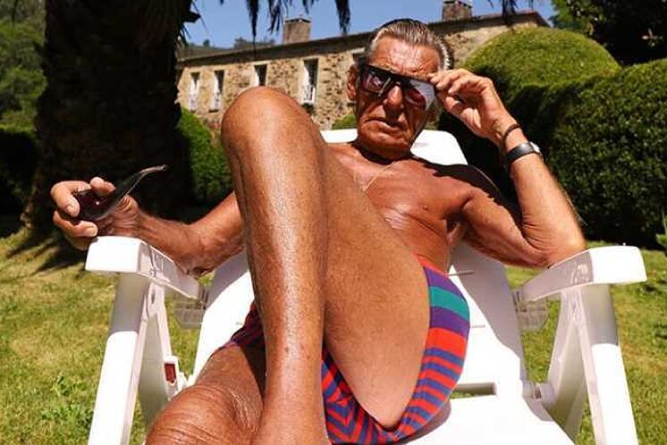 Un abuelo español se volvió modelo a los 88 años y revoluciona las redes con sus atrevidas poses