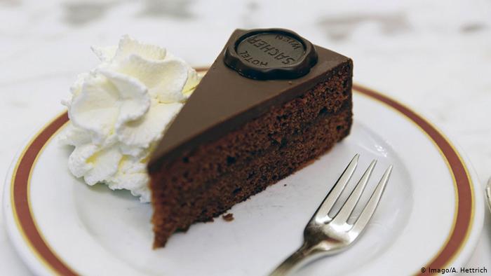 ¿Exclusividad en plena pandemia? Lujoso hotel de Viena sobrevive vendiendo su famoso pastel de chocolate