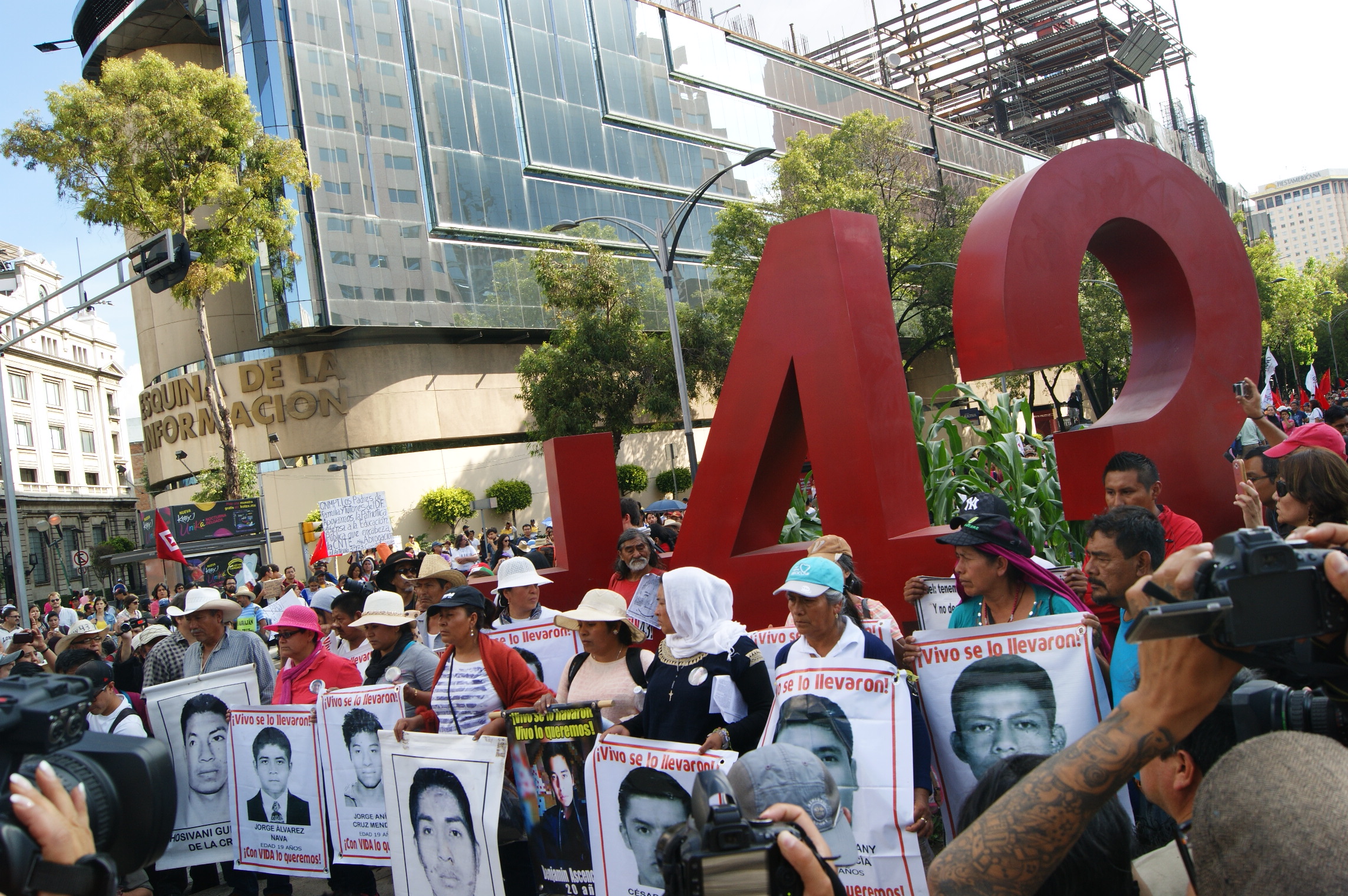 Caso Ayotzinapa: Fiscalía fracasa en intento de arrestar a dos militares involucrados en desaparición de normalistas