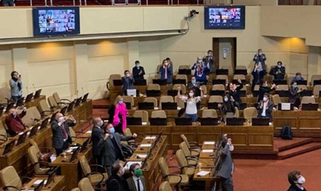 Fondo de pensiones: Las amenazas del Gobierno y los avances de una oposición unida por el segundo retiro