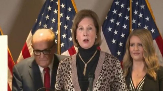 Defensa de Trump culpa al «dinero comunista» y al expresidente Hugo Chávez por el fraude electoral en EE.UU.