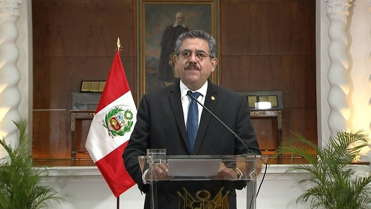 Manuel Merino presentó su renuncia a la Presidencia de Perú tras seis días de intensas protestas
