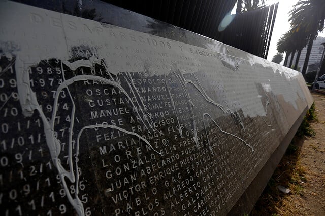 Valparaíso: INDH denunció en Fiscalía nuevo ataque a monumento en memoria de detenidos desaparecidos y ejecutados políticos