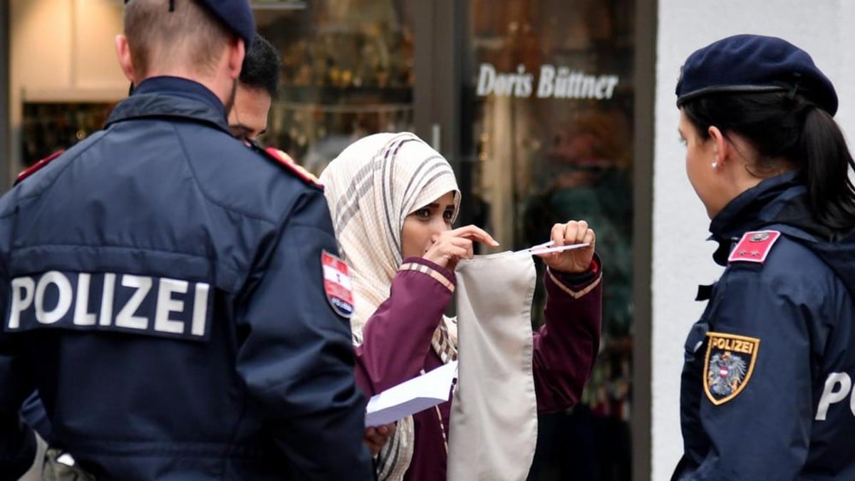 Policía detiene a 30 musulmanes en Austria durante una gran redada