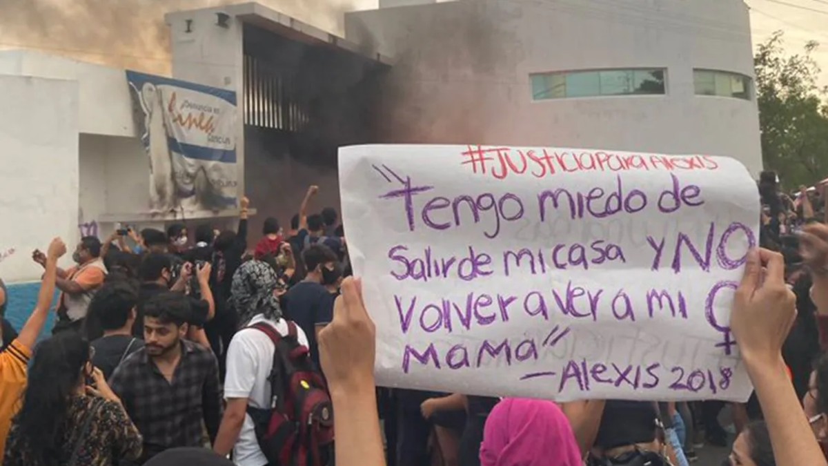 (Video) Policía de Cancún reprime manifestación contra los feminicidios
