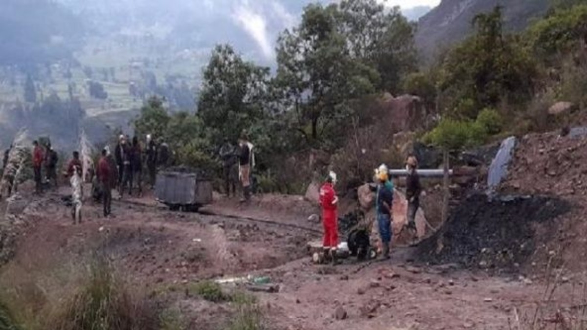 Colombia: 14 mineros son rescatados con vida tras derrumbe