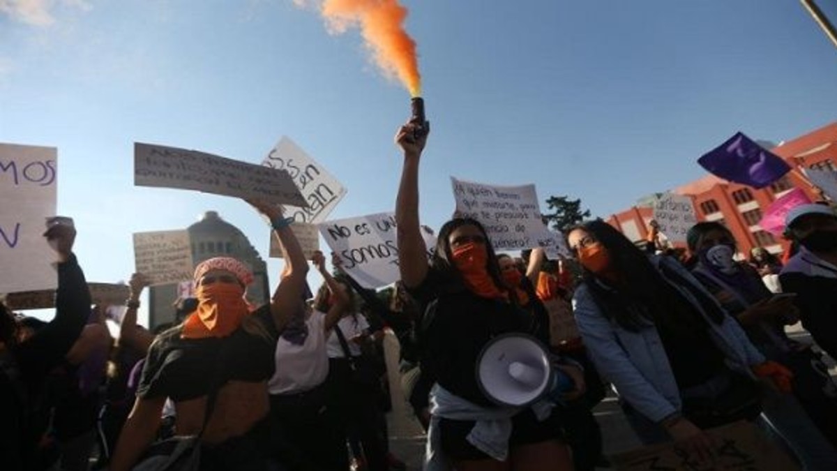 Mujeres marchan en contra del feminicidio en México