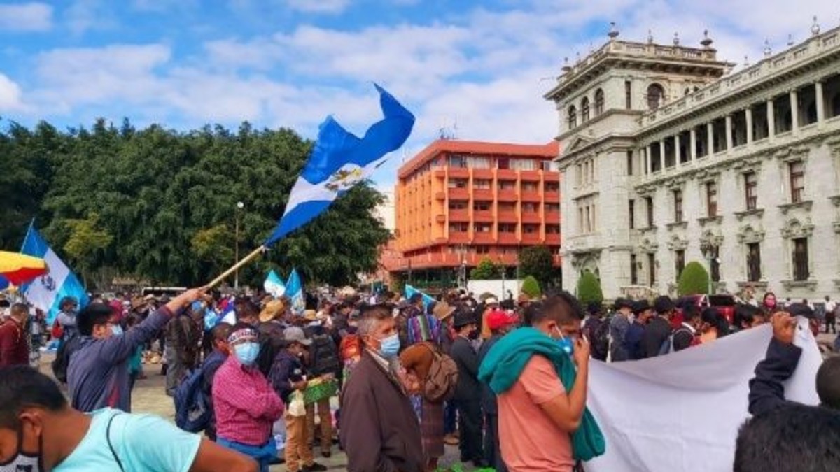 Indígenas de Guatemala exigen renuncia del presidente Giammattei