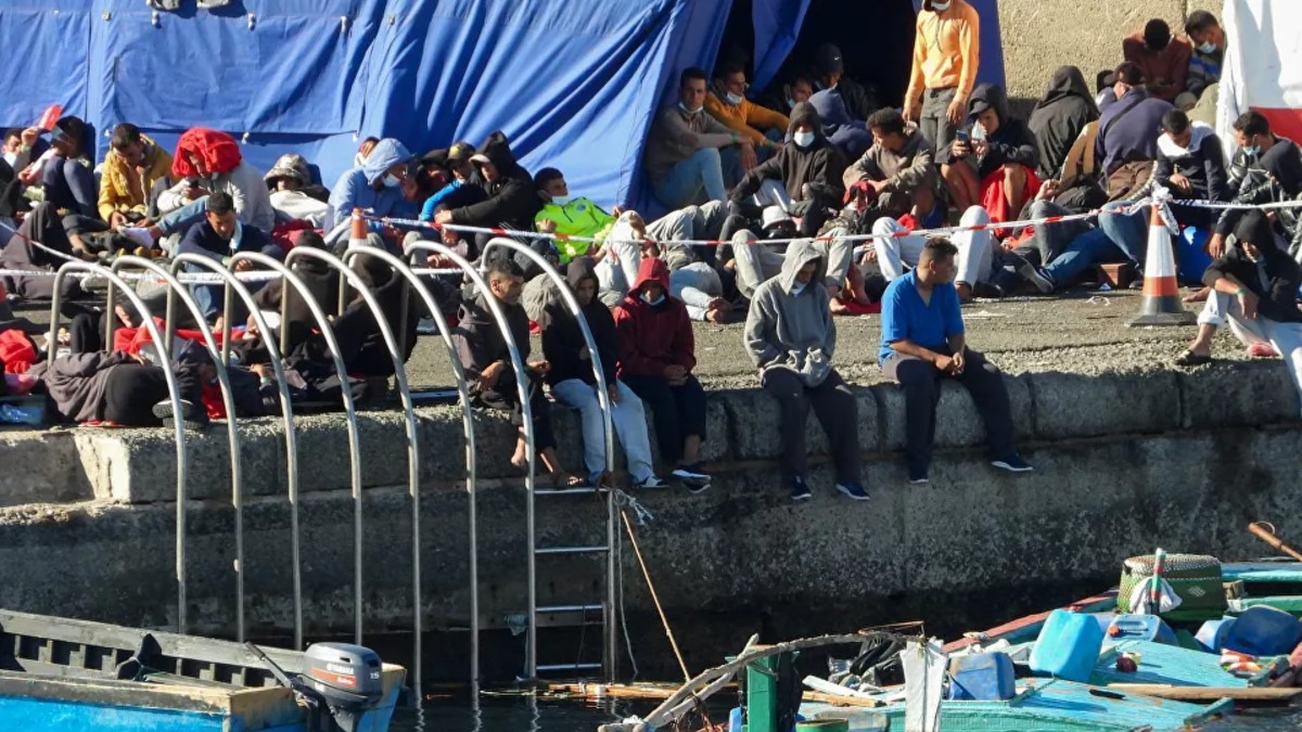 Defensor del Pueblo español solicita cierre inmediato del muelle de Canarias