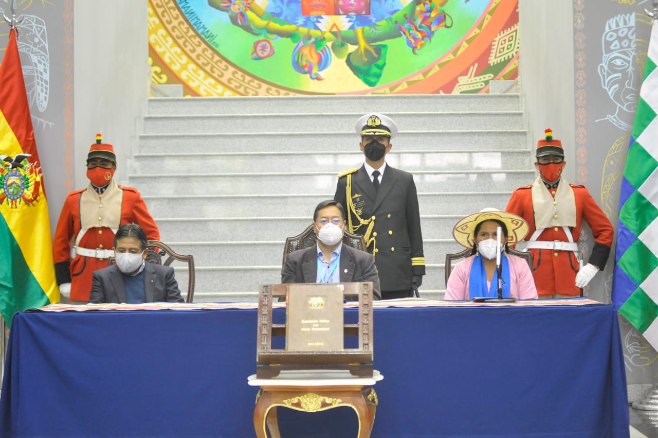 Arce restituye Ministerio de Culturas y designa a una líder quechua para dirigirlo