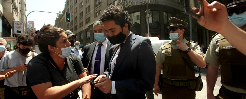 (Fotos+video) Ciudadanos increparon a Briones en plena calle en medio de polémica por solicitud de datos sobre retiro del 10%