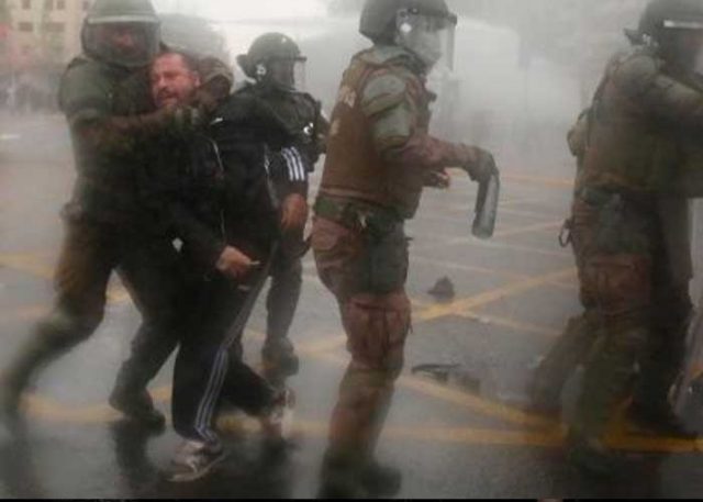 Ni los trabajadores de la salud se salvan: Carabineros reprimieron a manifestantes en Bío Bío