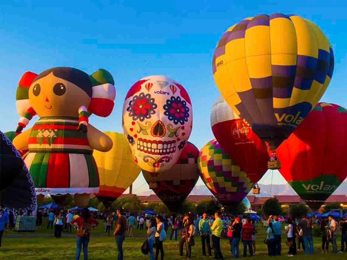 Festival Internacional del Globo Aerostático llena de colores el cielo mexicano