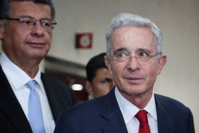 Juzgado de Colombia determina que Uribe seguirá en libertad y en calidad de imputado
