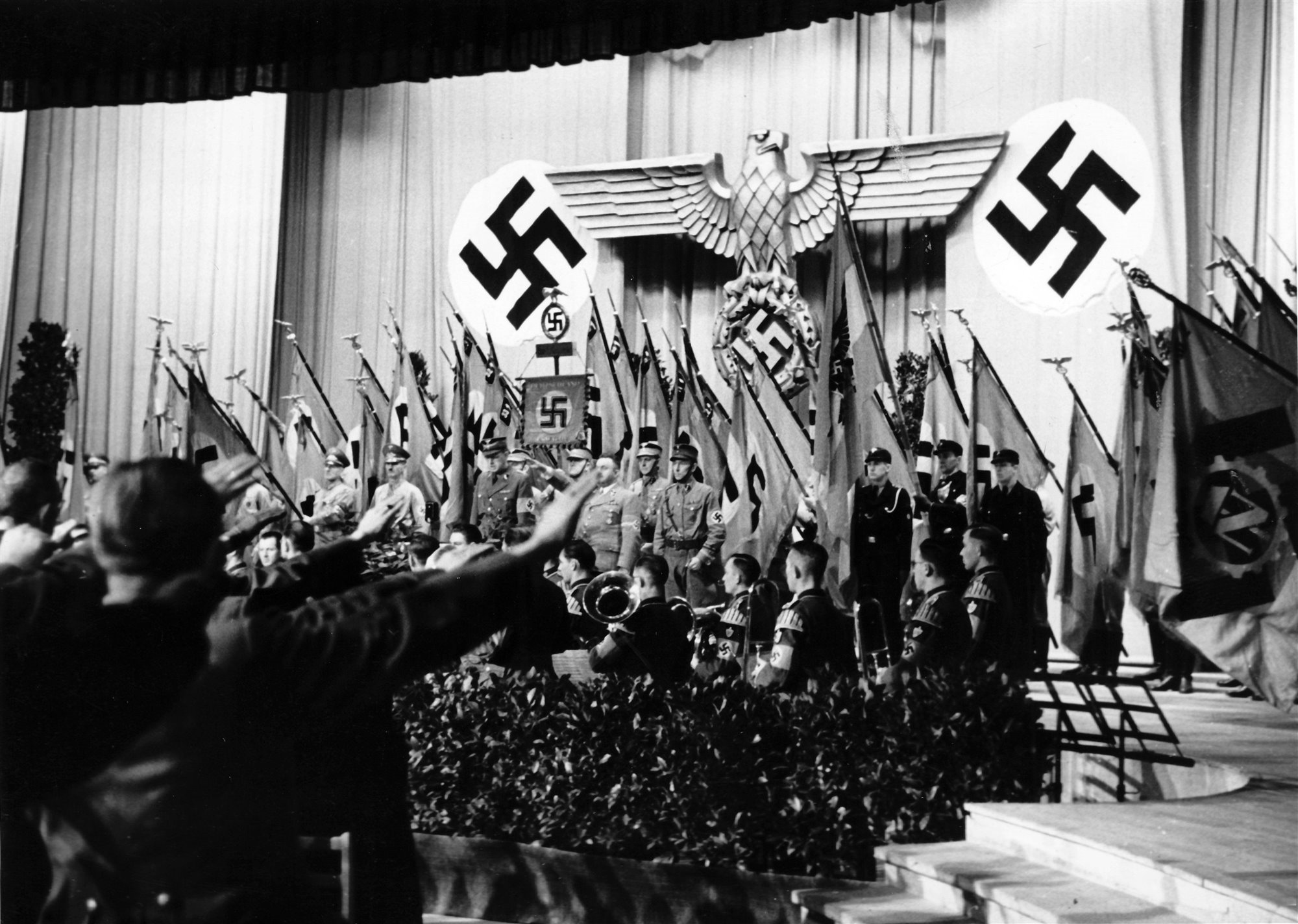 Фашистская музыка. Гитлеровская Германия 1933-1945. Национал-социализм немецкая национал-Социалистическая. Национал-социализм 1933.