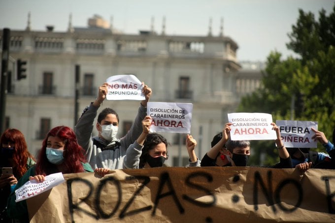 «¡Renuncia Piñera!»: El clamor que crece en las calles de Chile