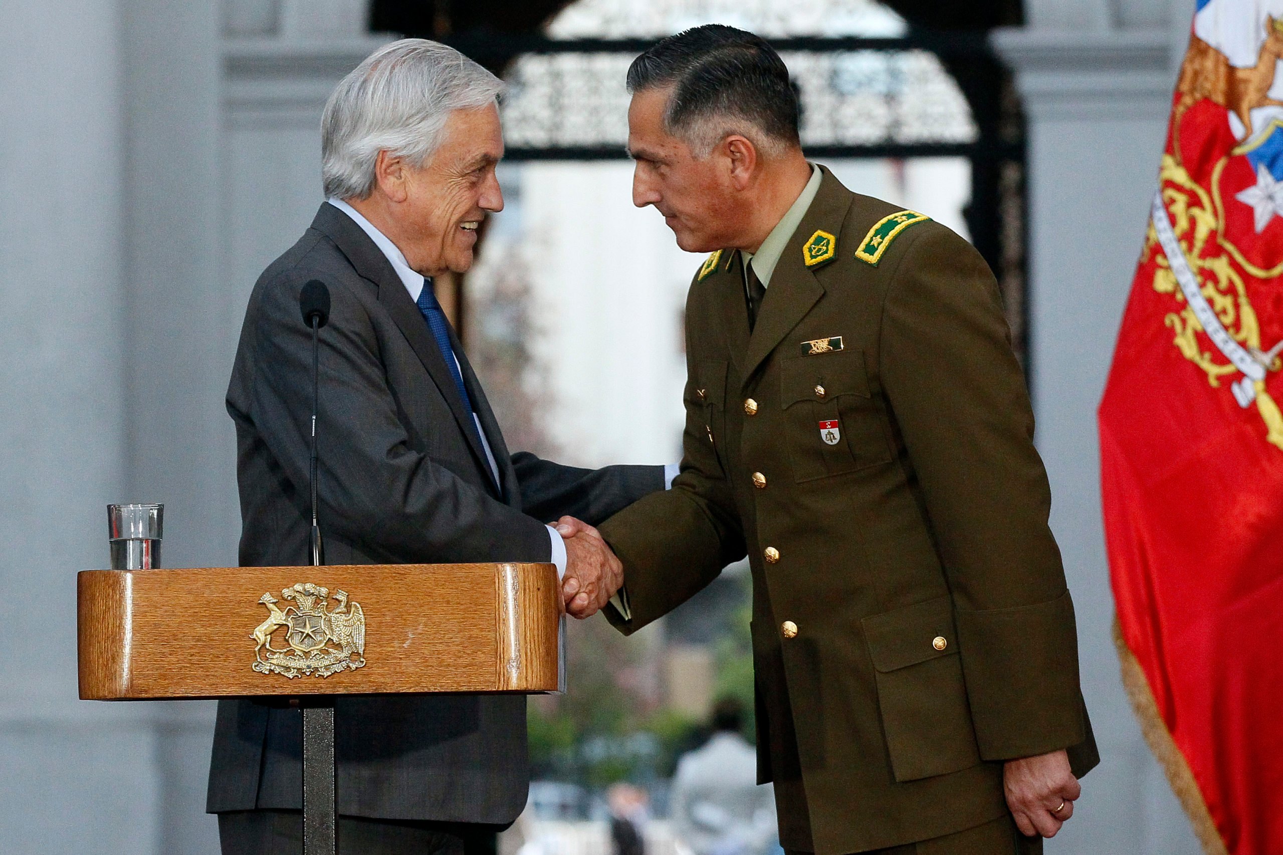 Piñera ratifica a Mario Rozas como general director de Carabineros