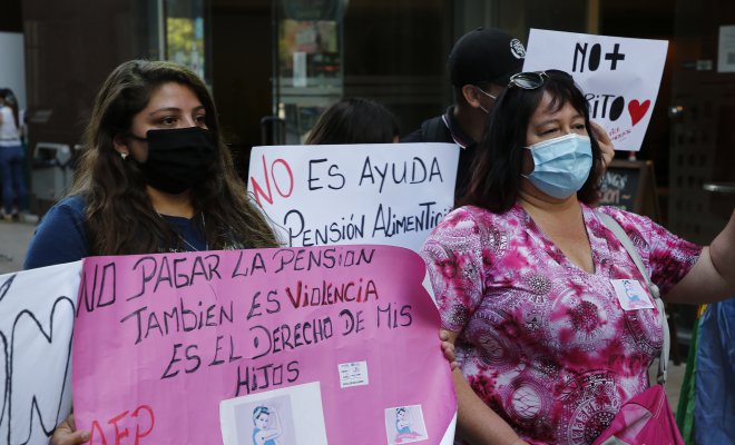 Mujeres protestaron en la Superintendencia de Pensiones por el no pago de las deudas de alimentos