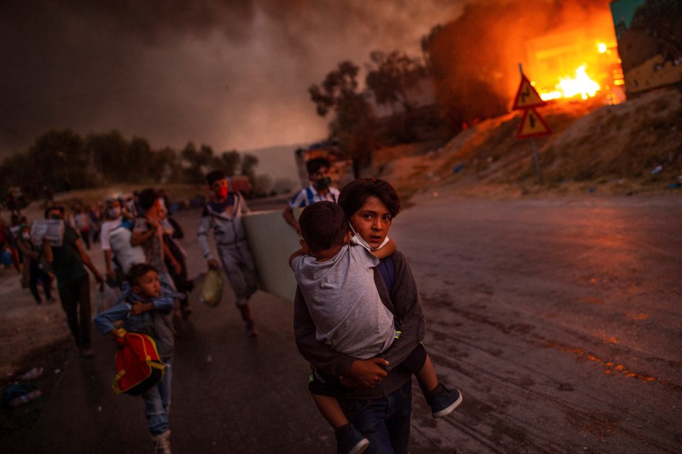 Imagen de niños refugiados de campo en llamas de Moria ganó  Foto del Año de la Unicef