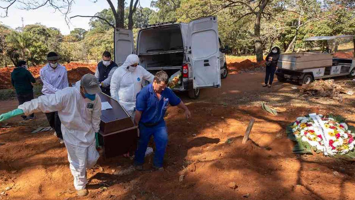 Brasil llega a más de mil muertes por coronavirus en un mes