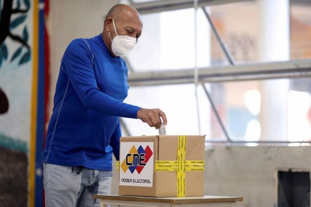 Por qué la UE reconoce los resultados de las elecciones en Rumania y no en Venezuela