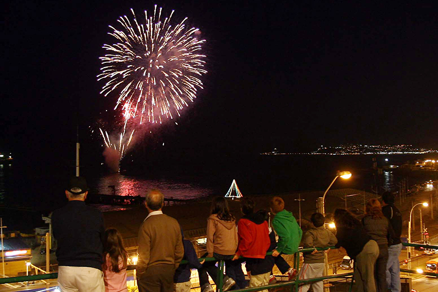 Valparaíso: Concejo Municipal respaldó el término anticipado del contrato con empresa que incumplió servicio de fuegos artificiales