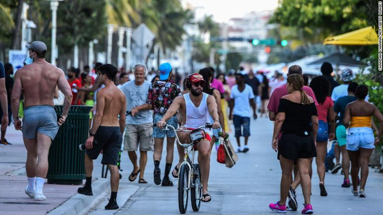 Florida superó el millón de casos de coronavirus, pero gobernador dice que no tomará medidas