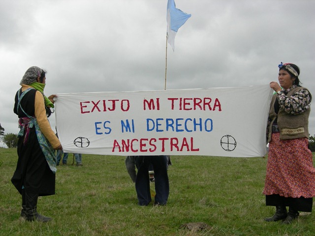 Contraloría rechaza intento de Conadi de entregar dinero para no devolver tierras usurpadas a comunidades indígenas