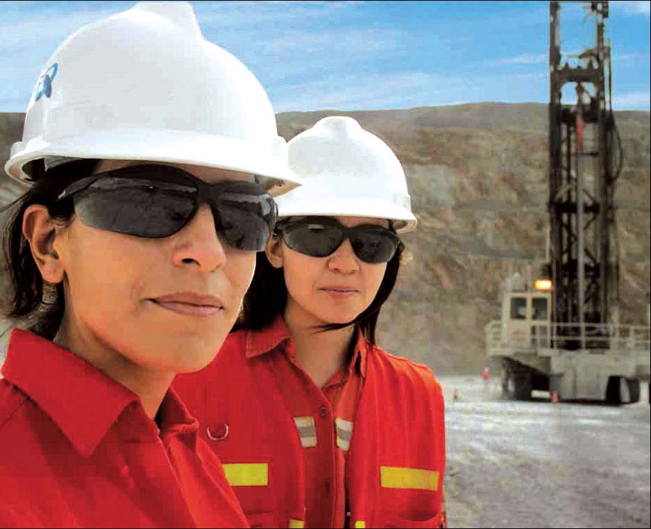 Presencia de mujeres creció en la industria minera chilena, pero sigue habiendo  enorme brecha con respecto al hombre