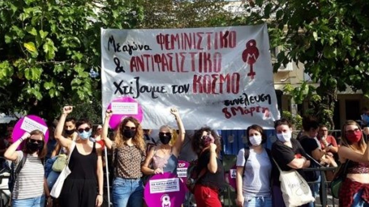 Organizaciones exigen el cese de proceso legal contra feministas en Grecia