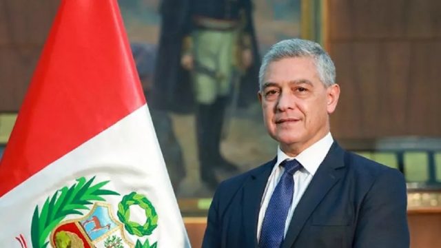 Presidente de Perú juramenta a nuevo ministro del Interior