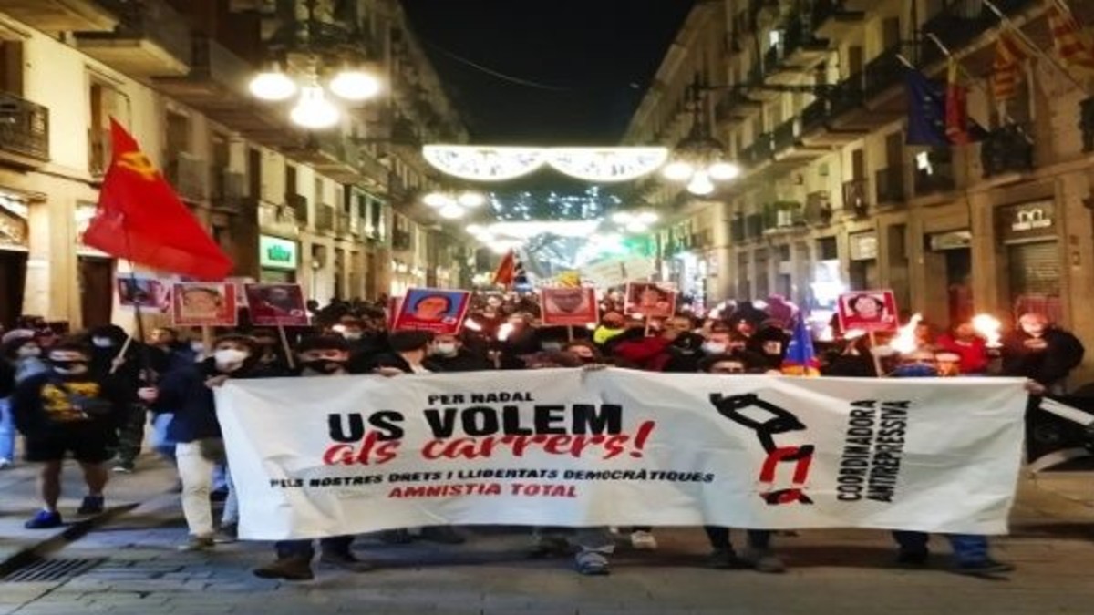 (Fotos) Marcha de las Antorchas exige libertad de presos políticos en Cataluña