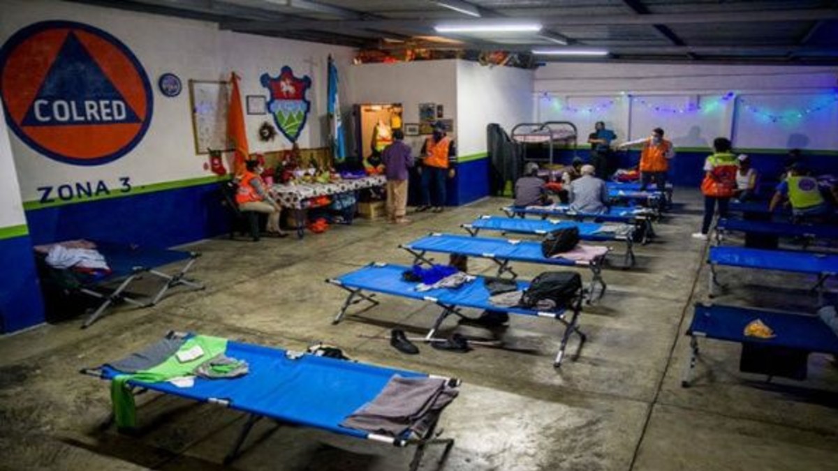 Guatemala: Miles de personas continúan en albergues tras paso de huracanes