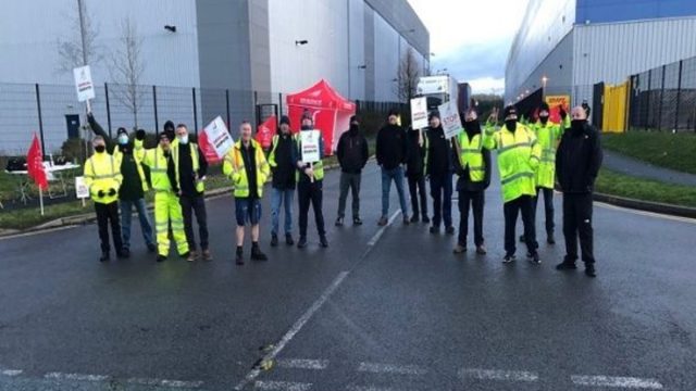Continúa la huelga de trabajadores de DHL en Reino Unido