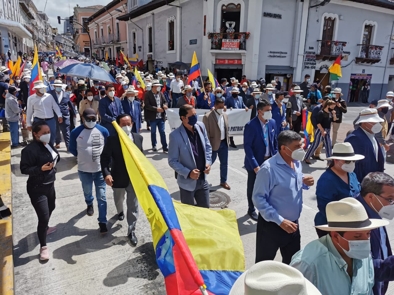 alcaldes ecuador protesta presupuesto