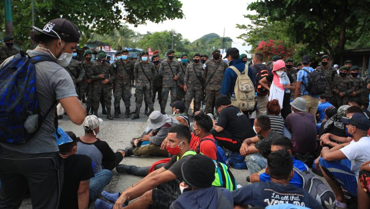 Detenidos 67 hondureños de la caravana de migrantes que intenta ingresar a EE.UU.