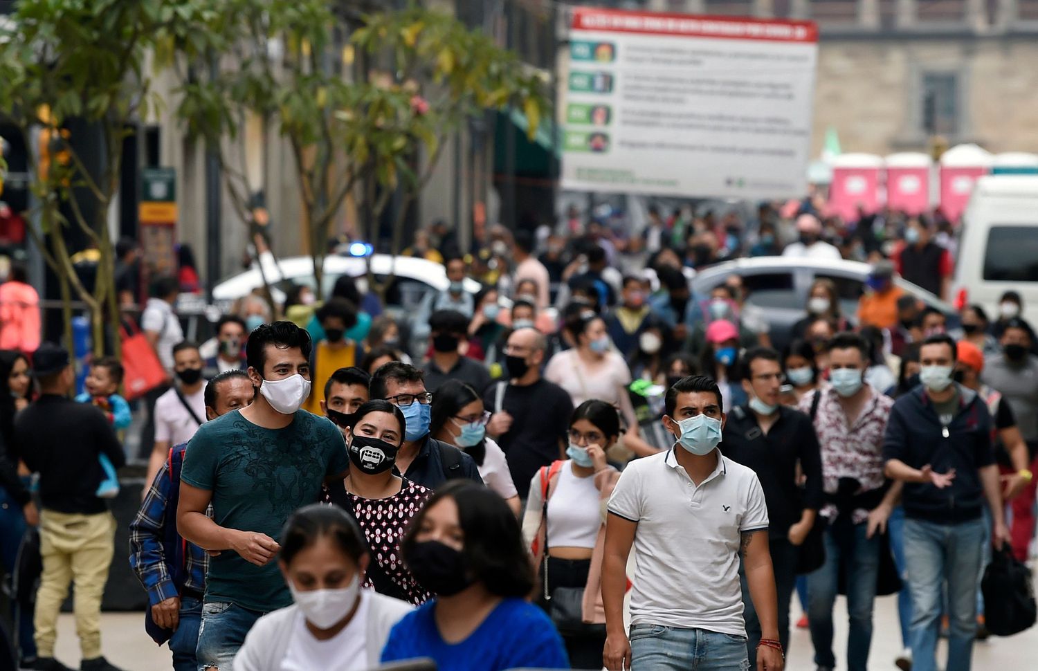 Ciudad de México suspende actividades no esenciales ante avance del COVID-19