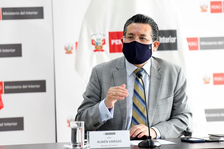 «Escenario evidentemente crítico»: renuncia ministro del Interior de Perú