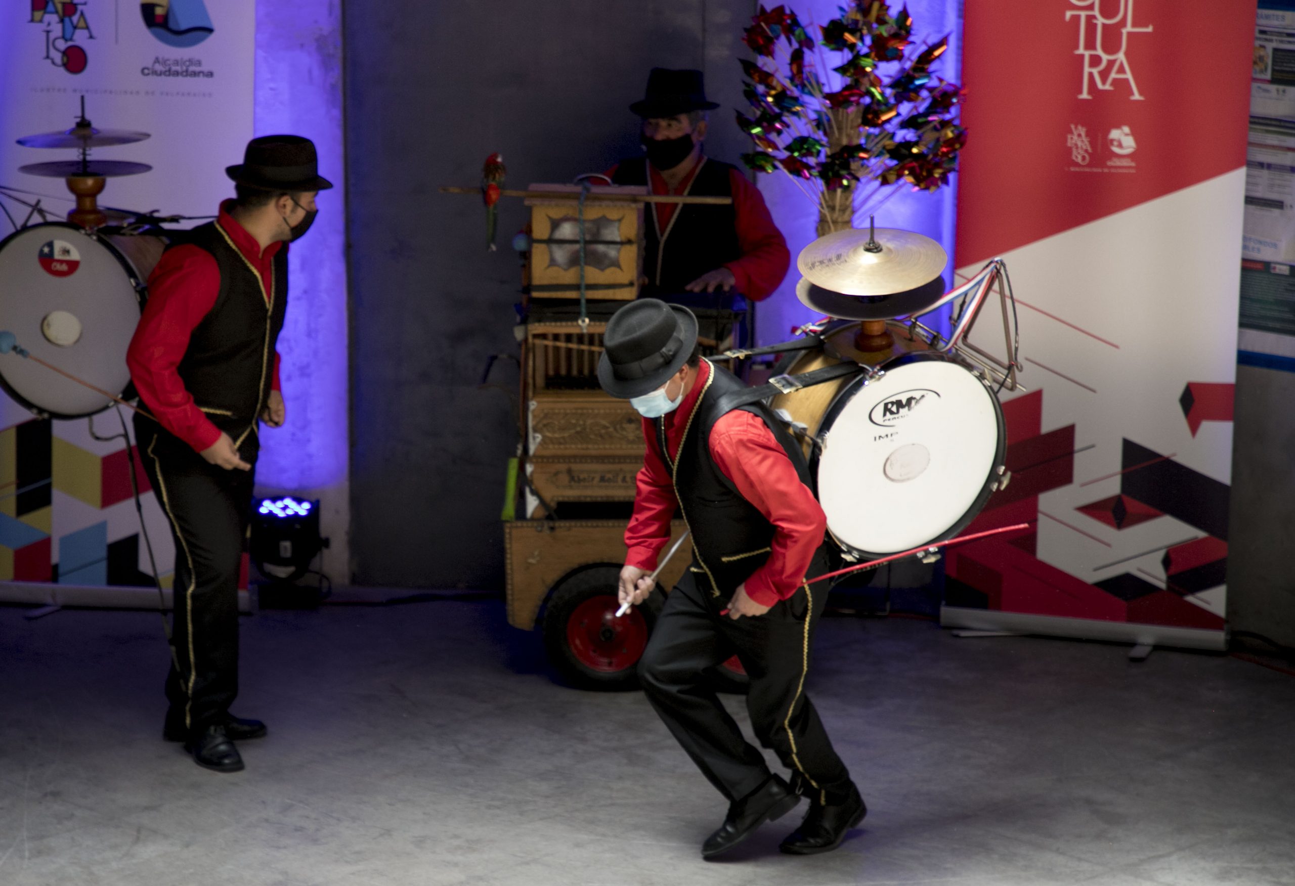 Artistas callejeros, artesanas y artesanos de Valparaíso celebraron aprobación de ordenanzas para el sector