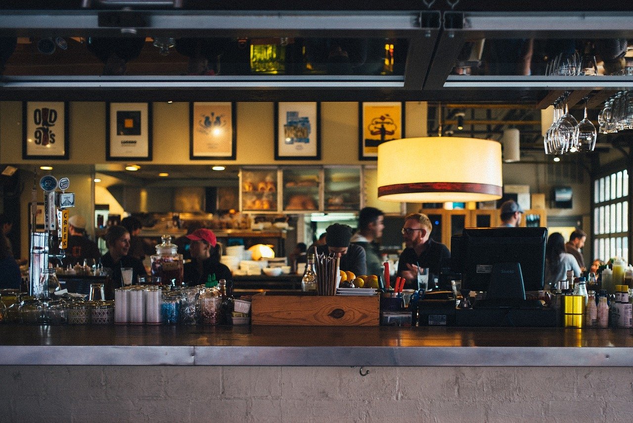 Nueva York prohíbe nuevamente comer en el interior de los restaurantes